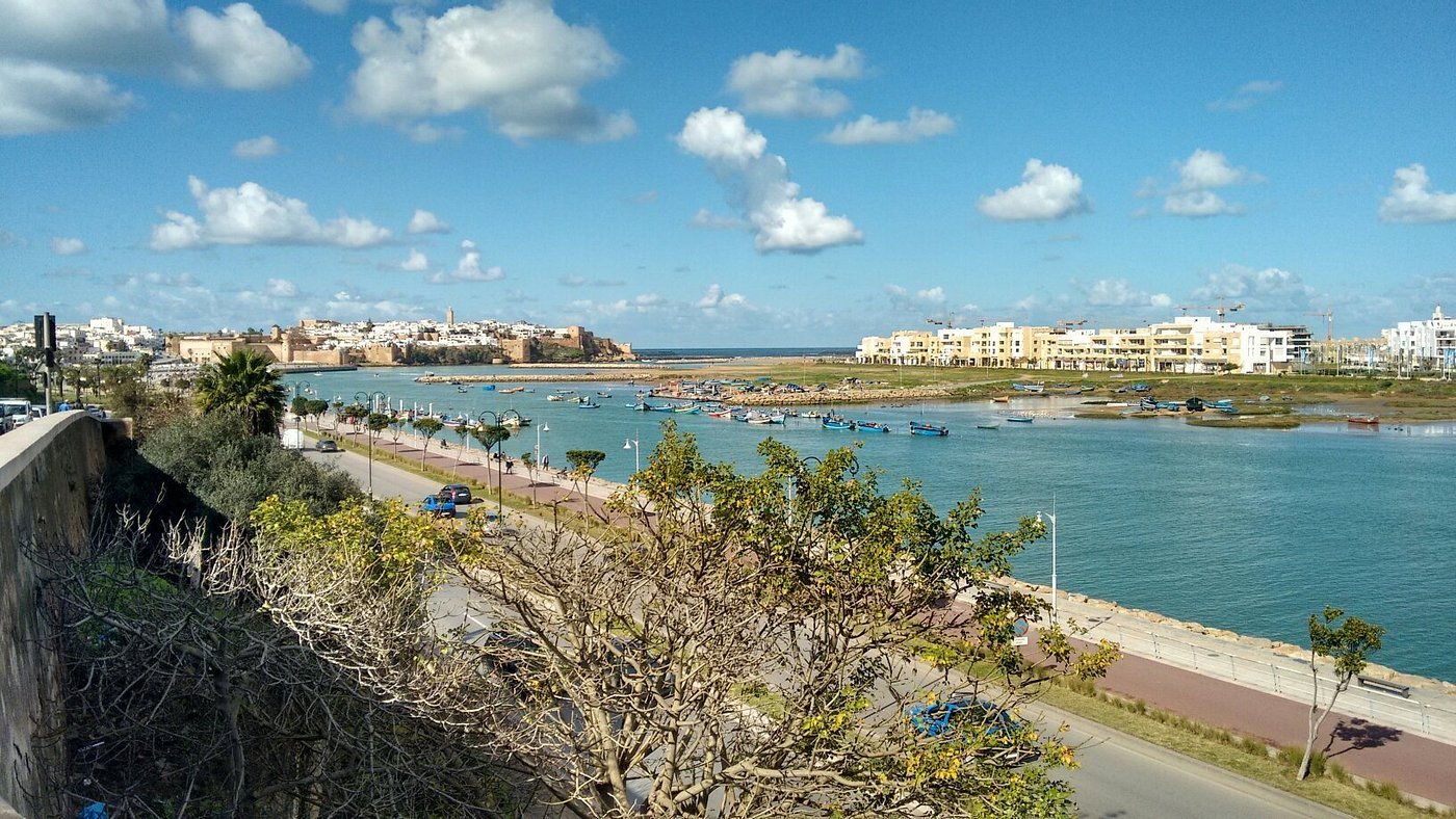 Fes → Ifrane → Ziz Valley → Merzouga Desert